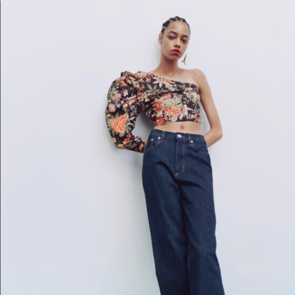 Brand new Zara PRINTED ASYMMETRICAL TOP